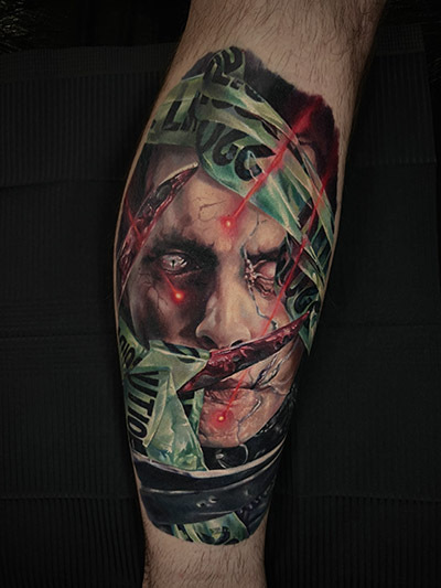 Horror realism z zaszytymi ustami